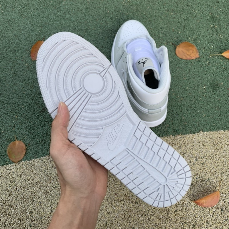 Jordan 1 Mid Shoes074