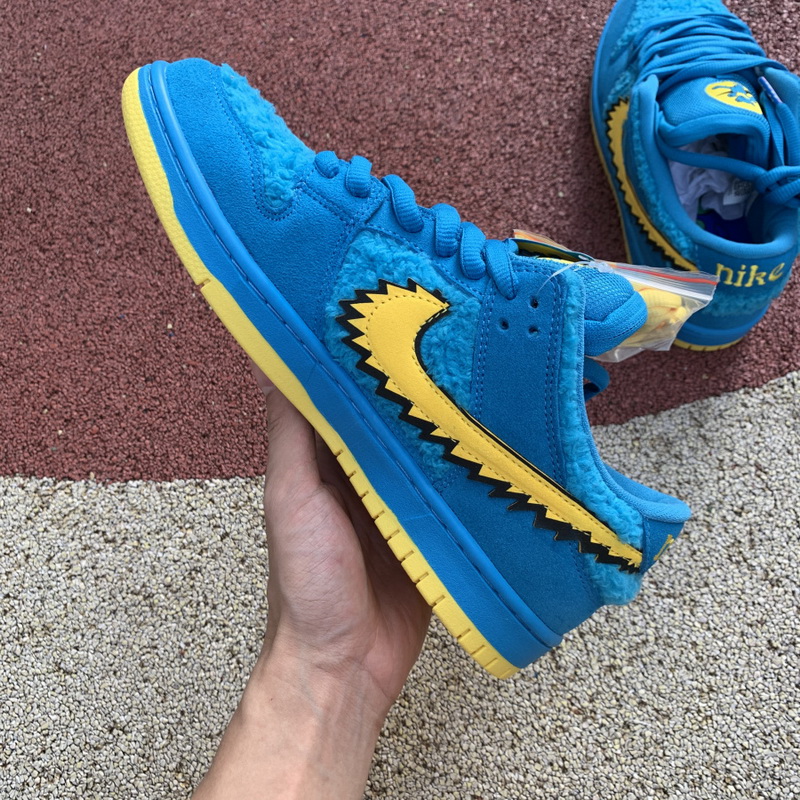 Grateful Dead x Nike SB Dunk Low “Blue Bear”