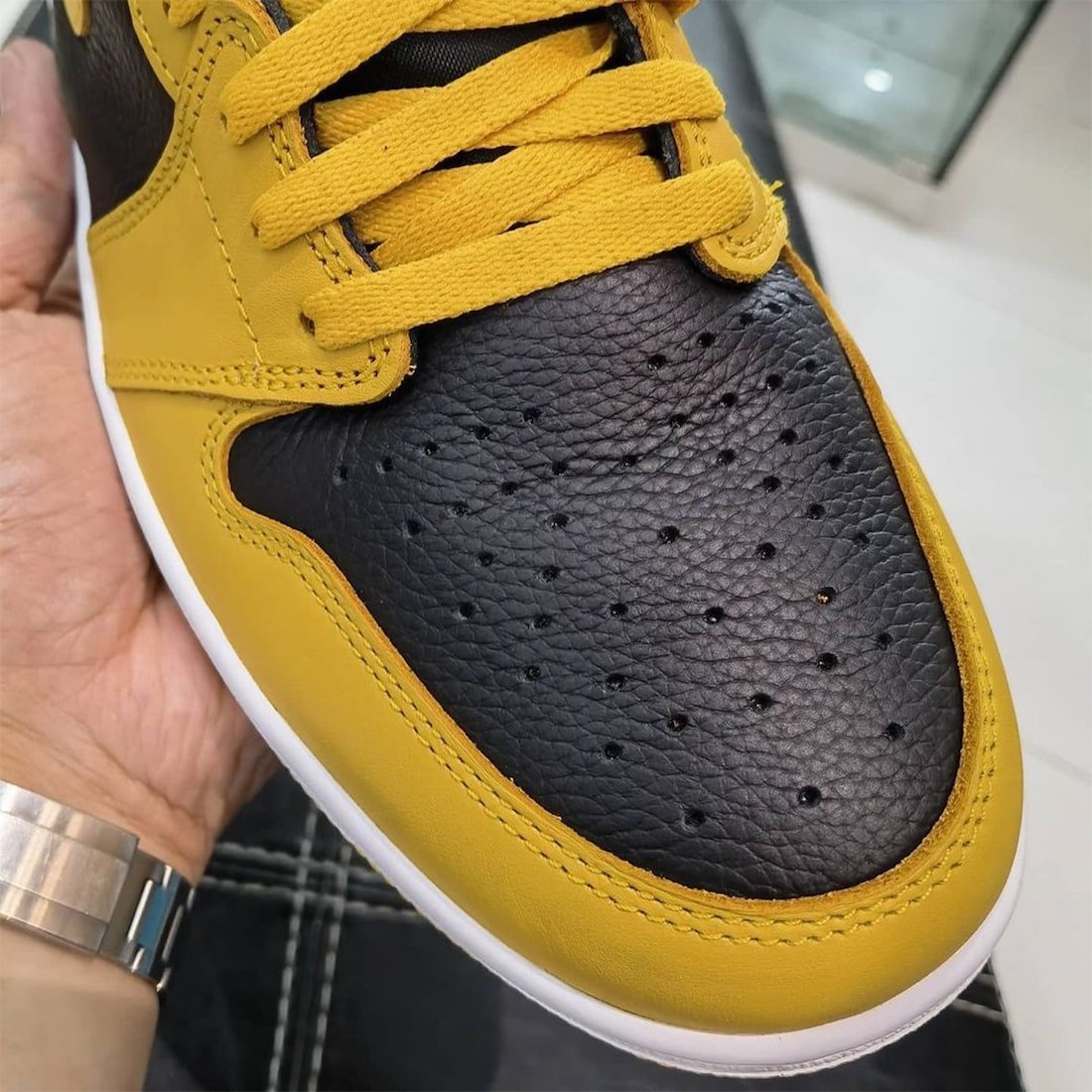 Air Jordan 1 High OG Pollen