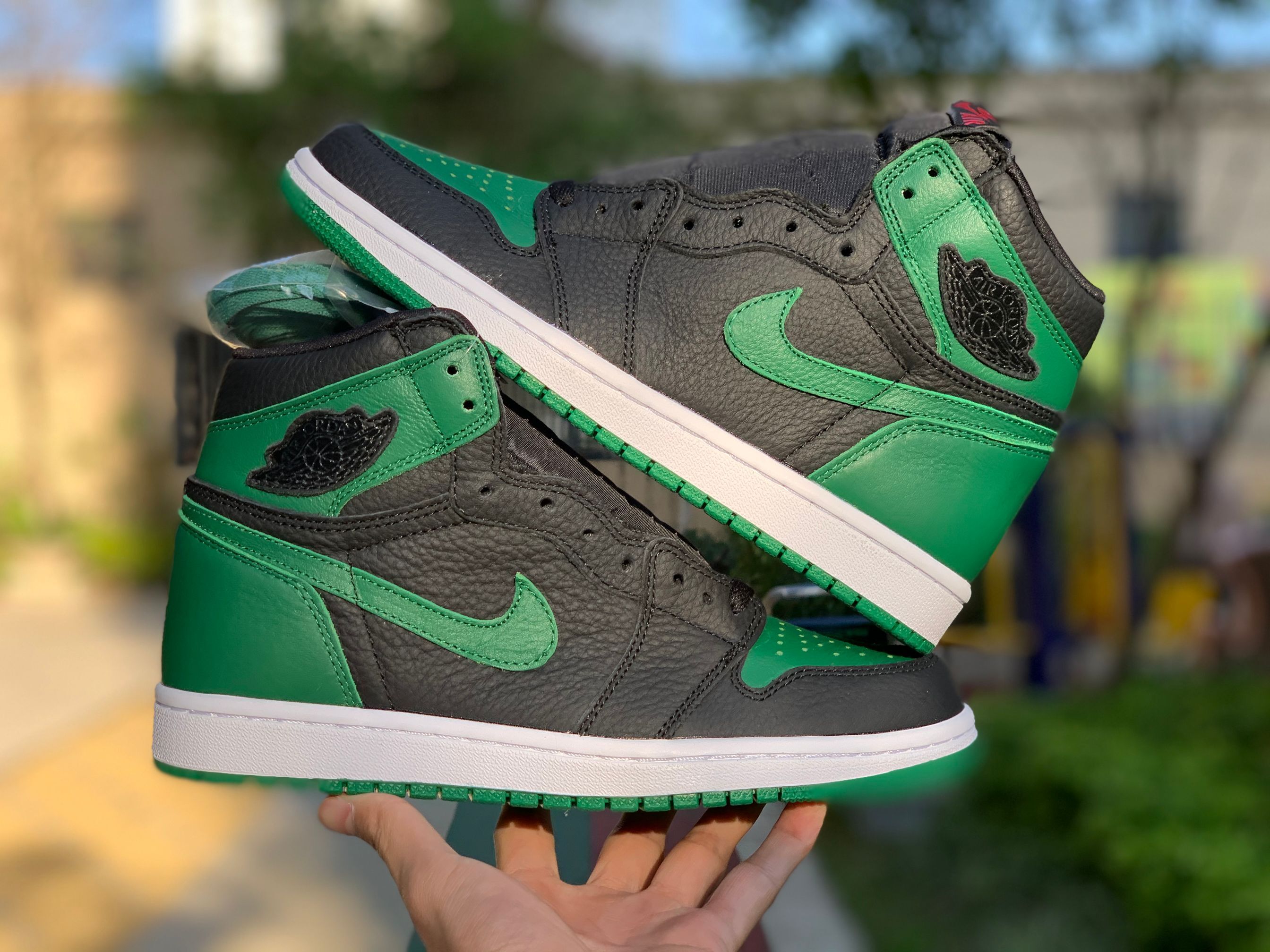 Air Jordan 1 Retro High OG “Pine Green”