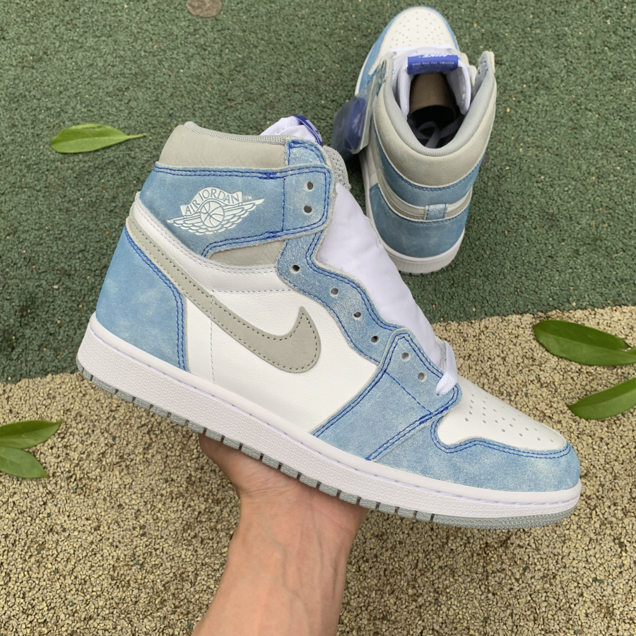 Air Jordan 1 High “Hyper Royal”