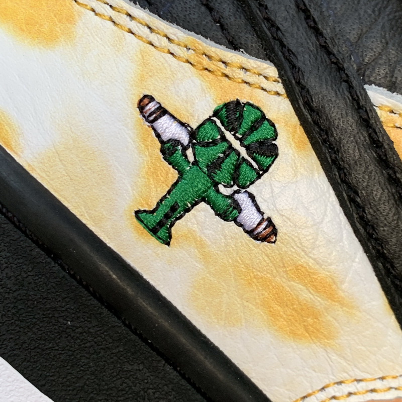 Nike SB Dunk Low Pro “Roswell Raygun”