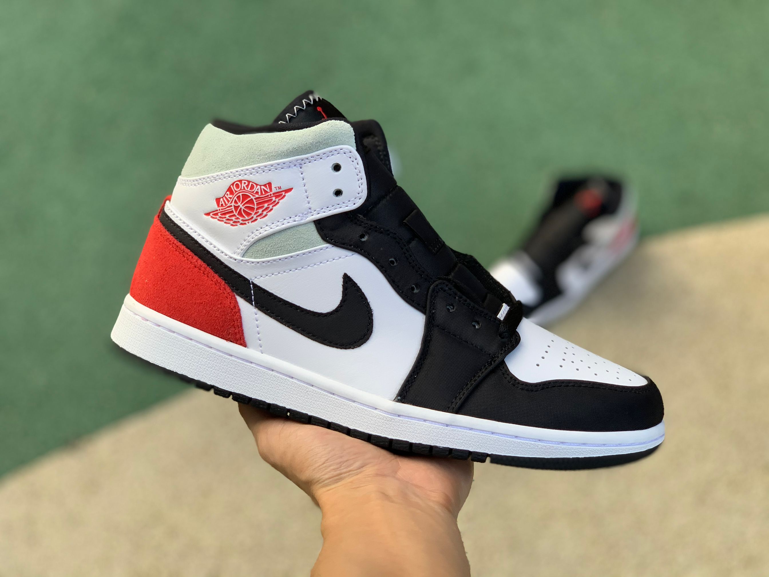 Jordan 1 Mid SE Union Black Toe