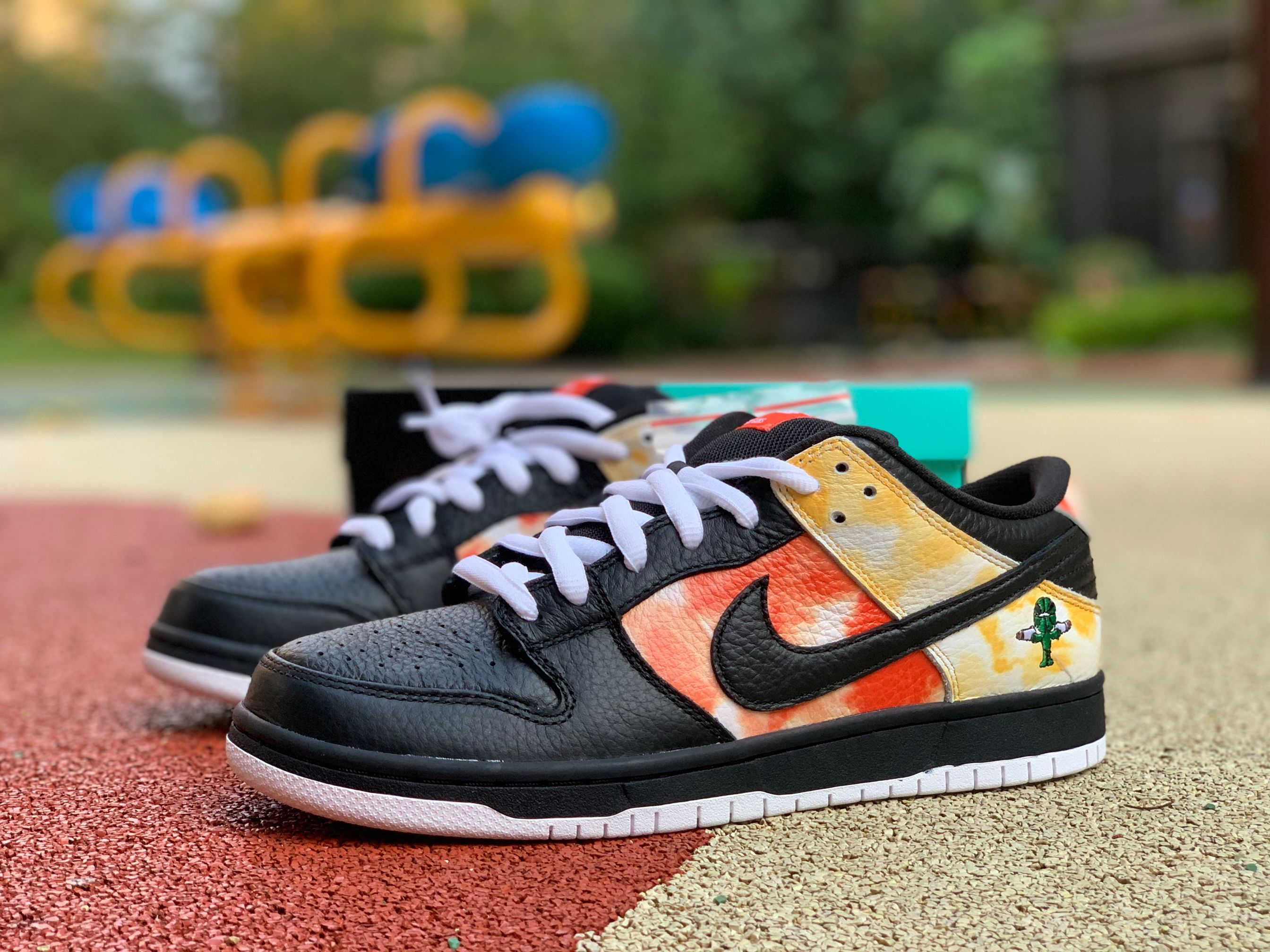 Nike SB Dunk Low Pro “Roswell Raygun” GS