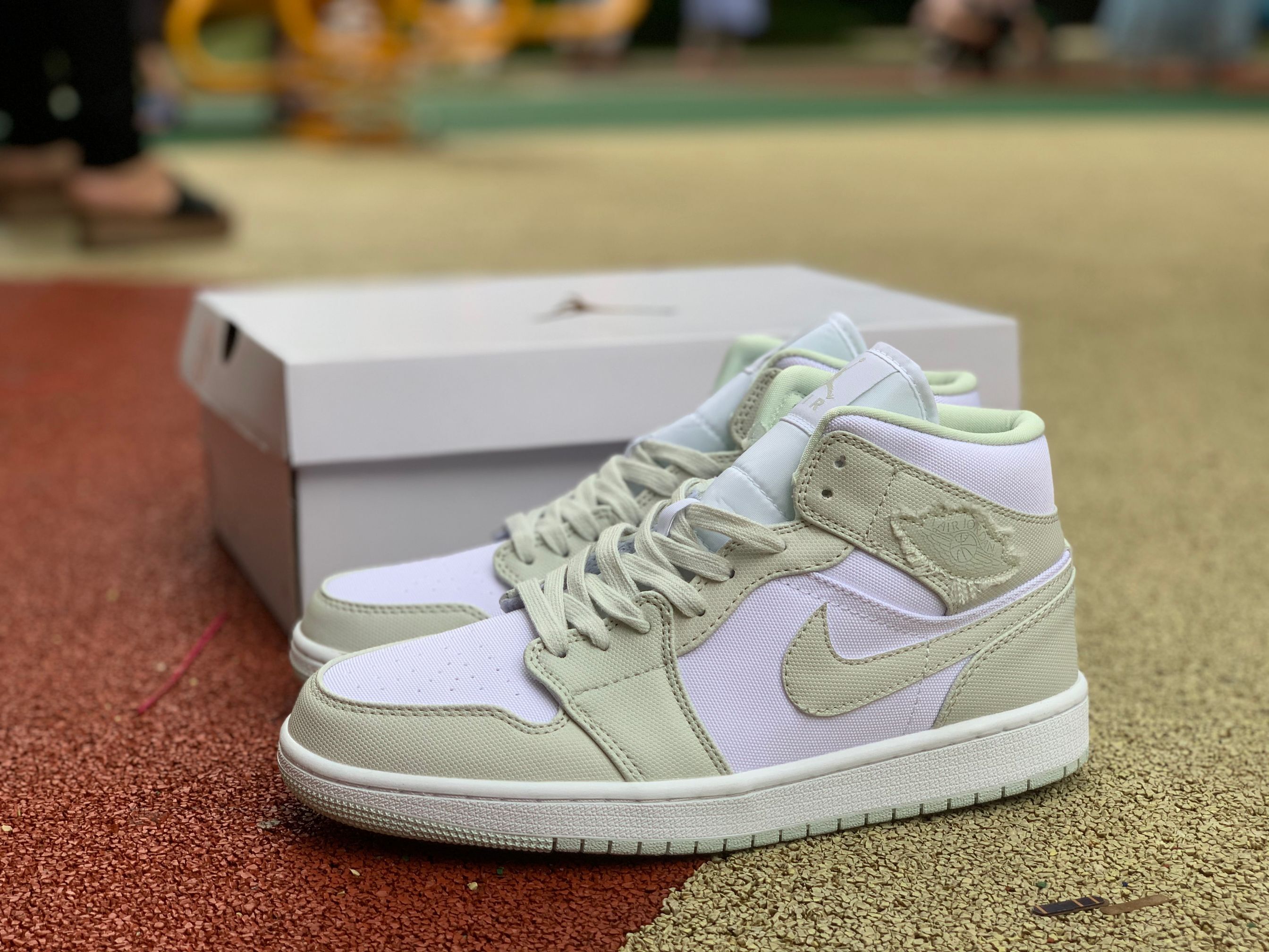 Air Jordan 1 Mid Spruce White