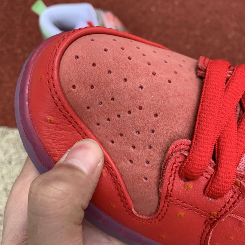 Nike SB Dunk High Strawberry Cough