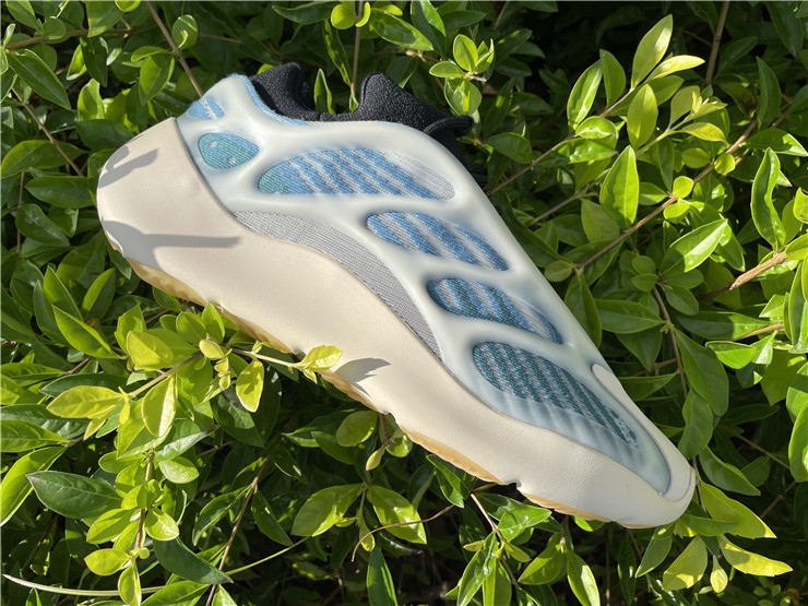 Yeezy 700 V3 ''Methylene blue''