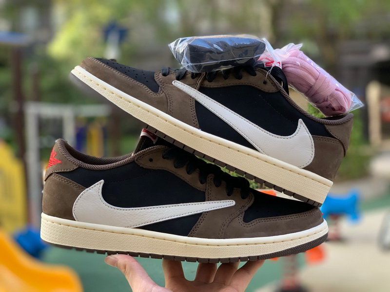 Travis Scott x Air Jordan 1 Low “Dark Mocha”
