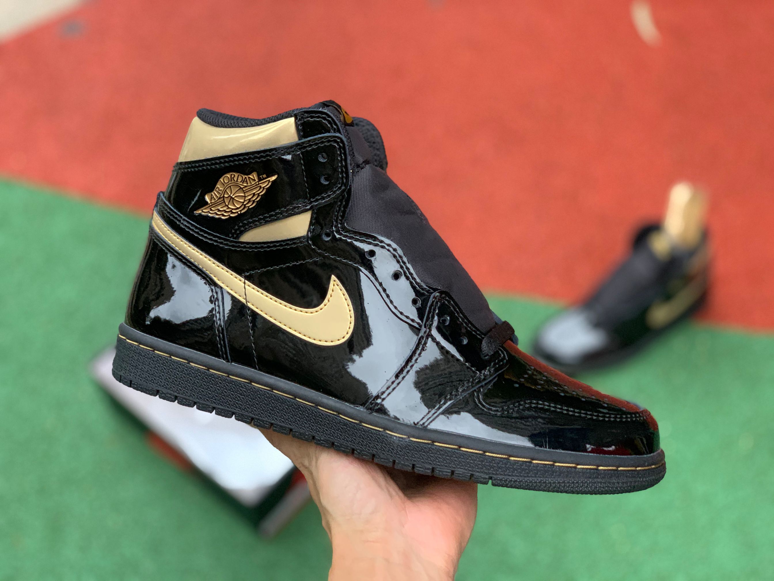 Air Jordan 1 High “Black Metallic Gold”