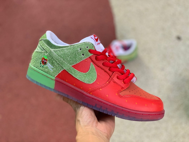 Nike SB Dunk High “Strawberry Cough”