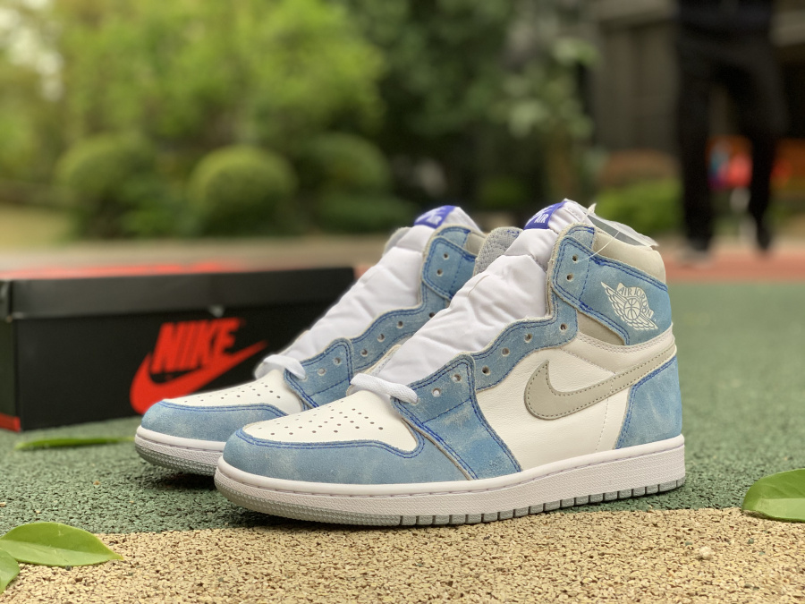Air Jordan 1 High “Hyper Royal”GS
