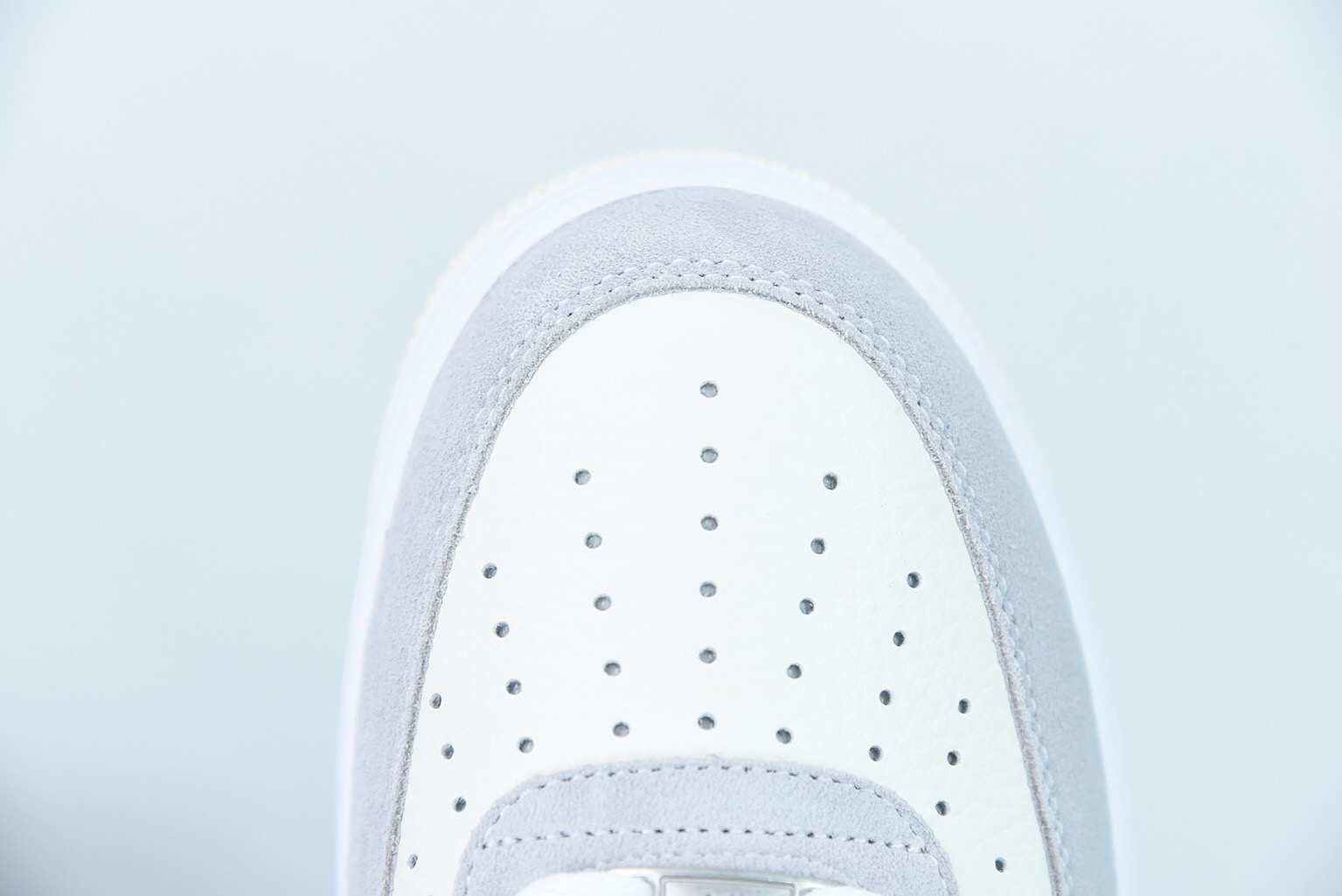 Nike Air Force 1 Low SP Undefeated 5 On It Dunk vs. AF1