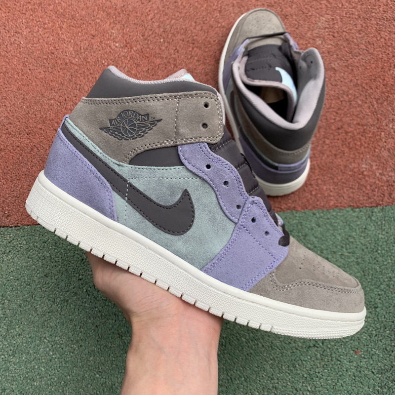 Jordan 1 Mid Shoes084