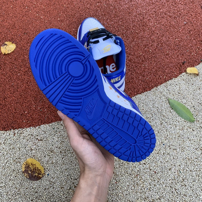Supreme x Nike SB Dunk Low “Hyper Royal”