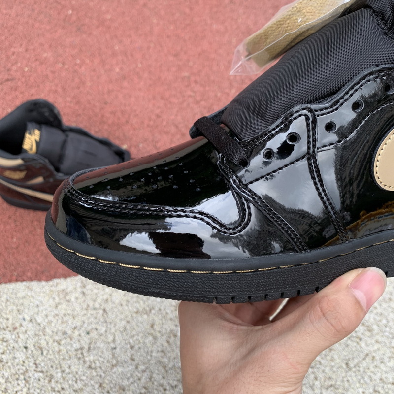 Air Jordan 1 High “Black Metallic Gold” GS