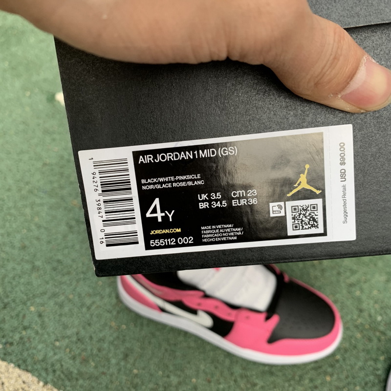 Jordan 1 Mid Shoes048