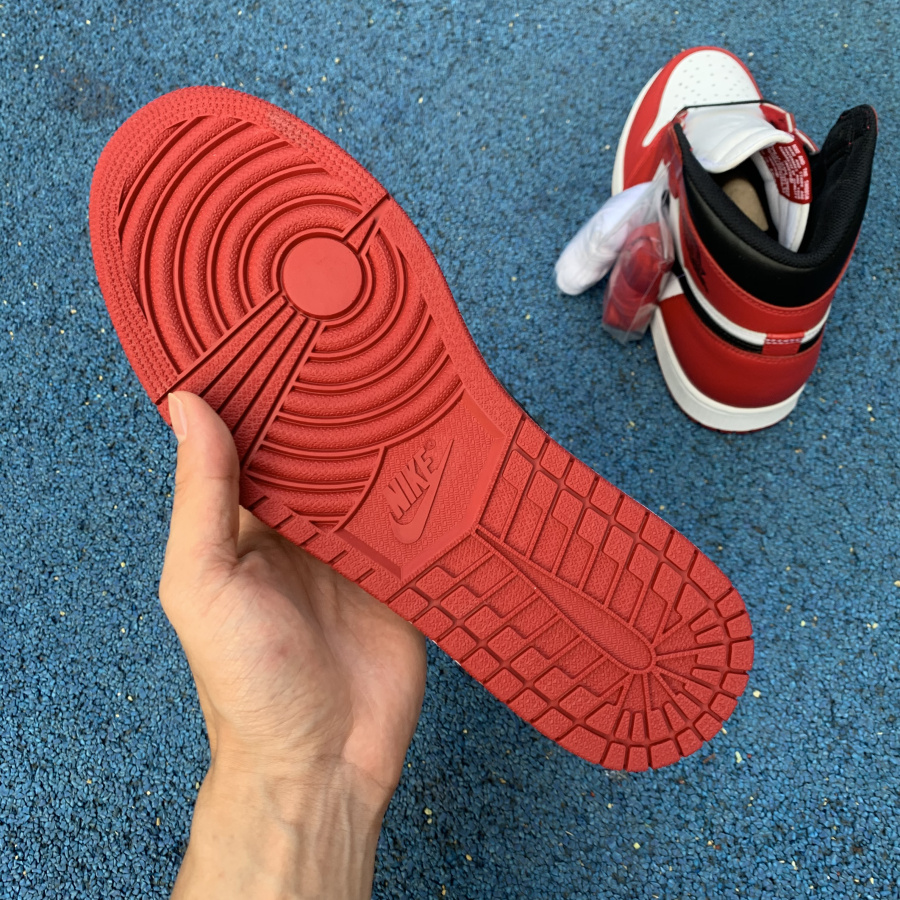 Air Jordan 1 Retro High OG Chicago