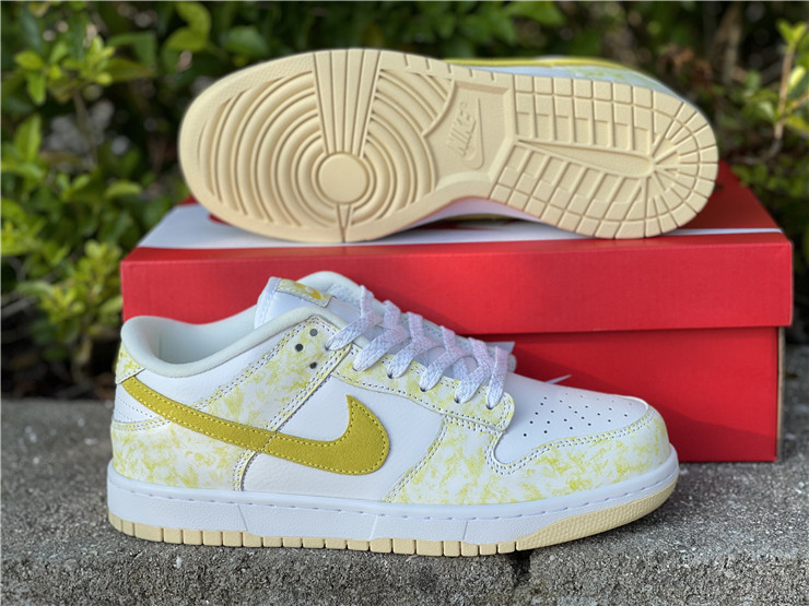 Wmns Dunk Low OG 'Yellow Strike'