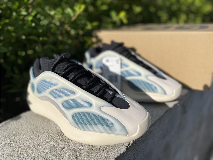 Yeezy 700 V3 ''Methylene blue''