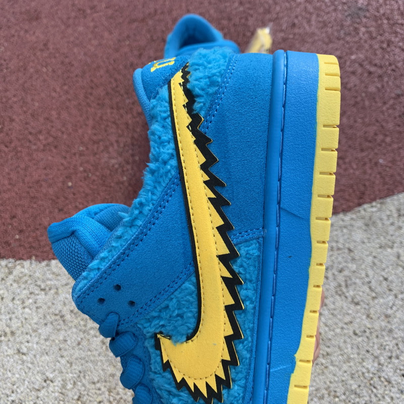 Grateful Dead x Nike SB Dunk Low “Blue Bear”