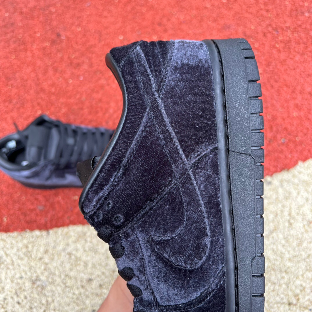 Nike SB Dunk Low Black Suede