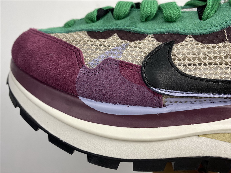 Sacai x Nike Vaporwaffle Villain Red Neptune Green