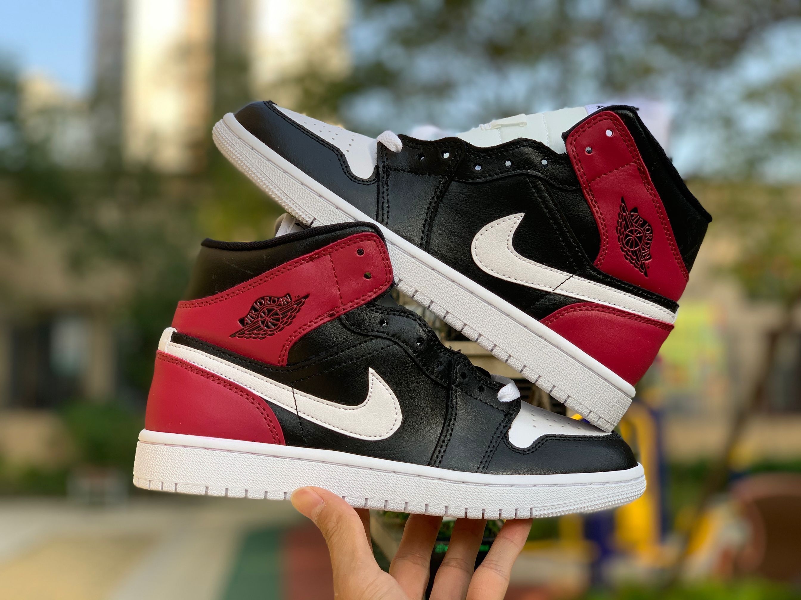 Jordan 1 Mid Black Noble Red