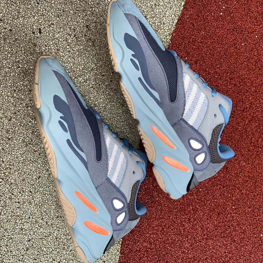 Yeezy 700 Carbon Blue