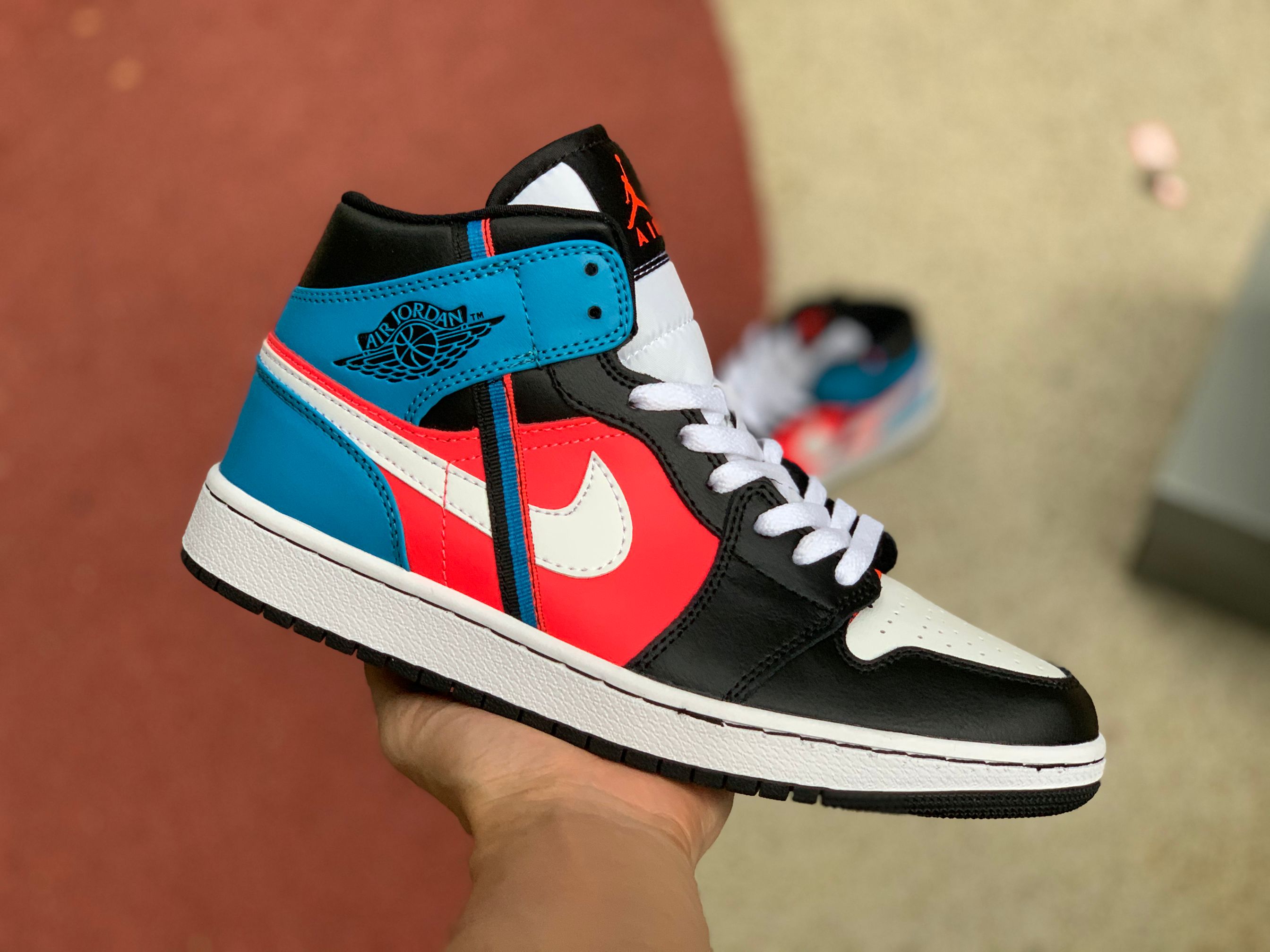Jordan 1 Mid Shoes039