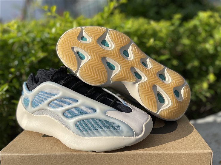 Yeezy 700 V3 ''Methylene blue''