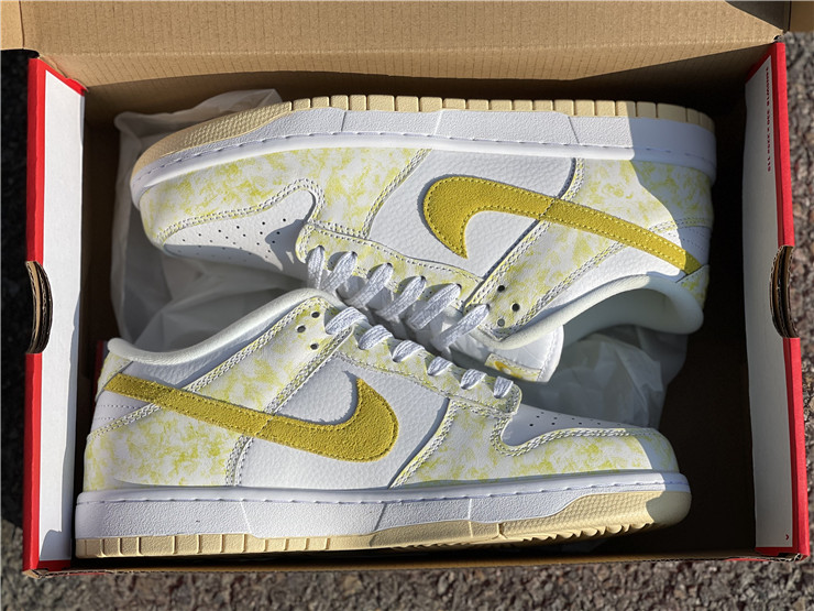 Wmns Dunk Low OG 'Yellow Strike'