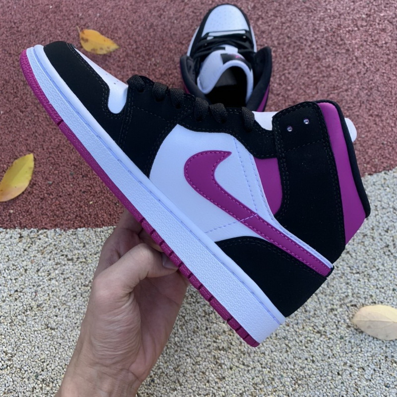 Jordan 1 Mid Shoes032