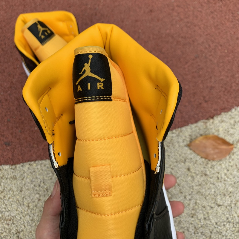 Jordan 1 Mid Shoes040