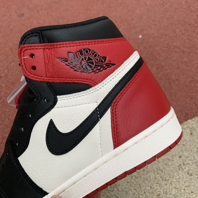 Air Jordan 1 Retro High OG “Bred Toe”
