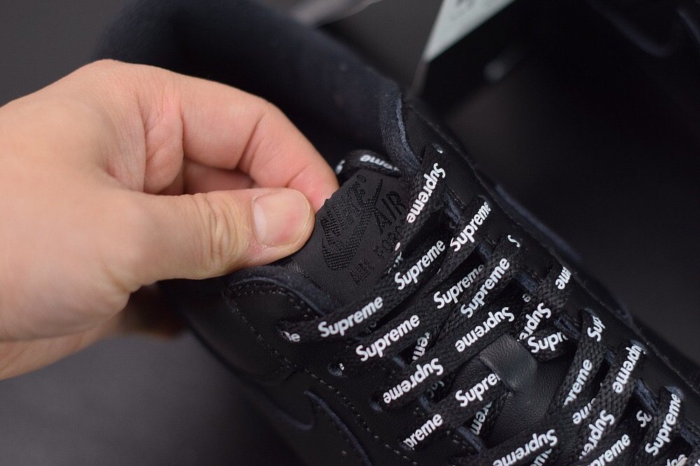 Nike Air Force 1 Low Supreme Black