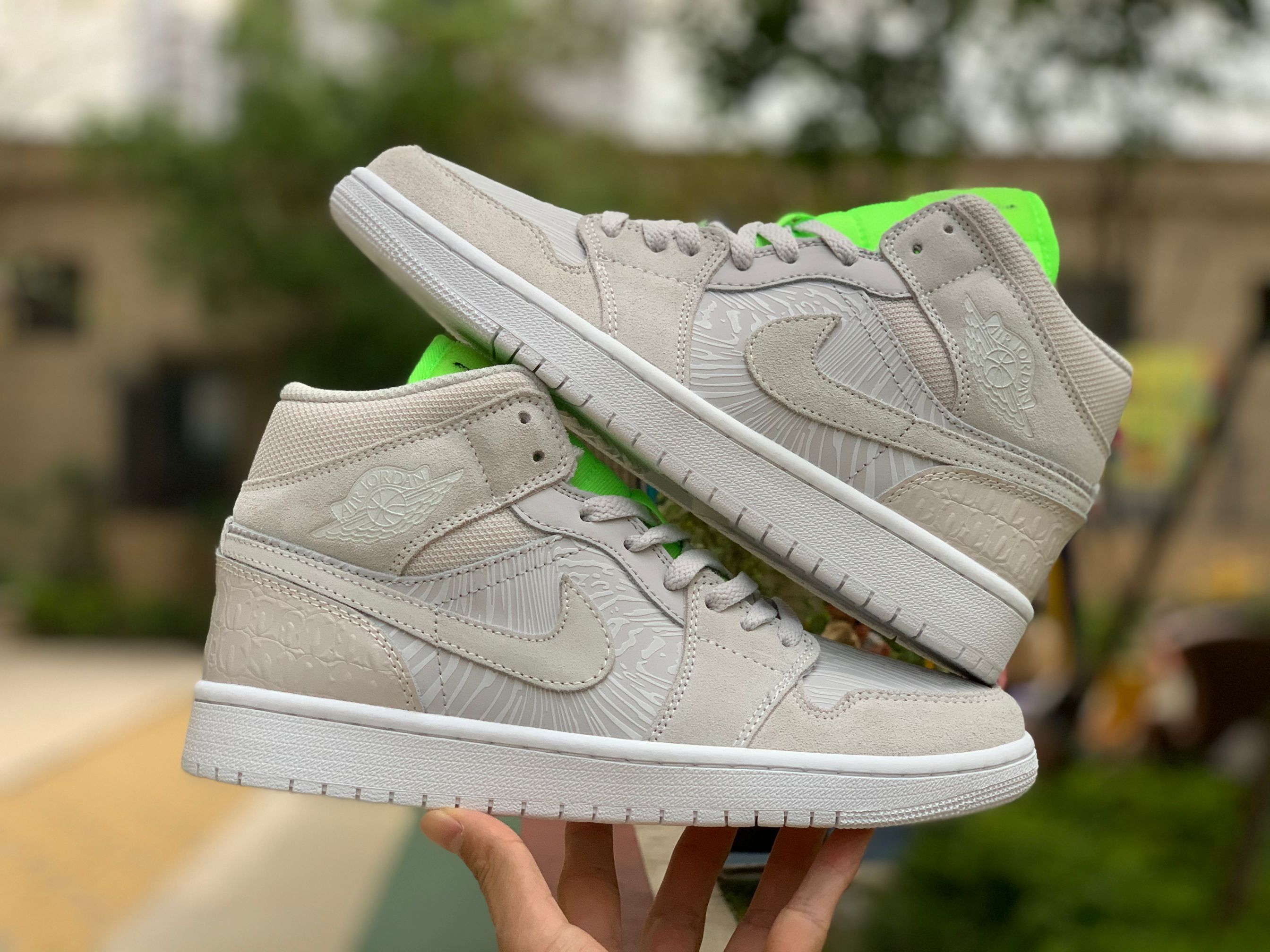 Jordan 1 Mid Shoes066