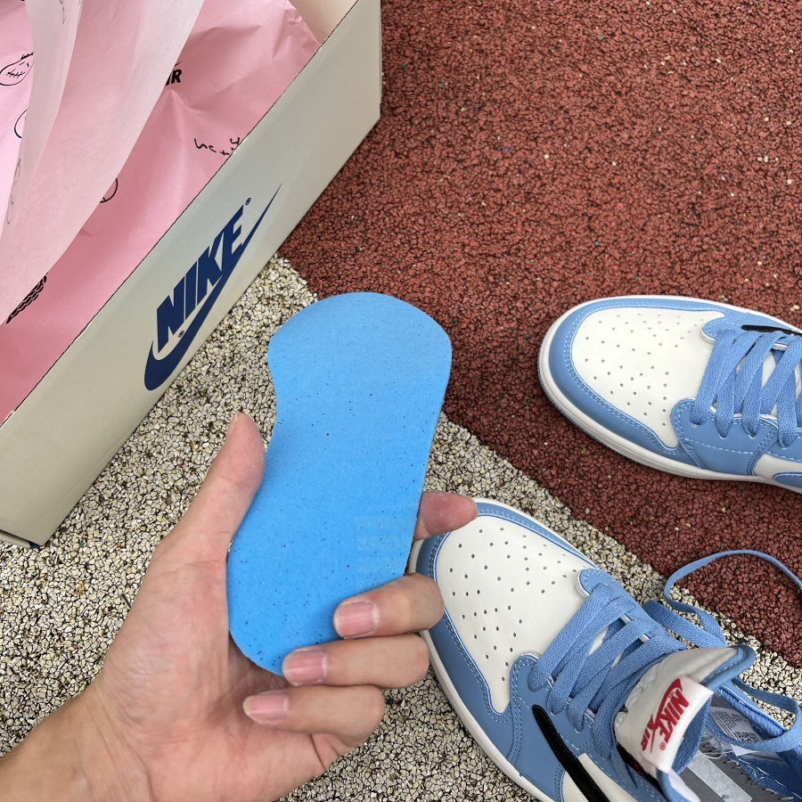 Air Jordan 1 Low UNC Travis Scott