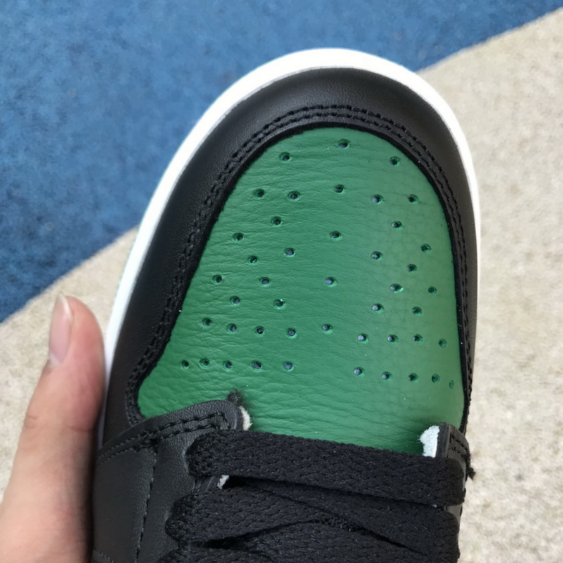 Air Jordan 1 High OG “Pine Green” GS
