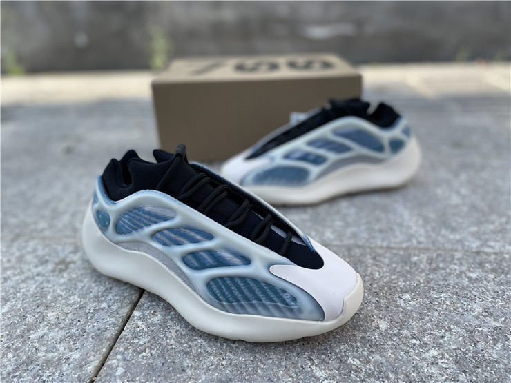 Yeezy 700 V3 ''Methylene blue''