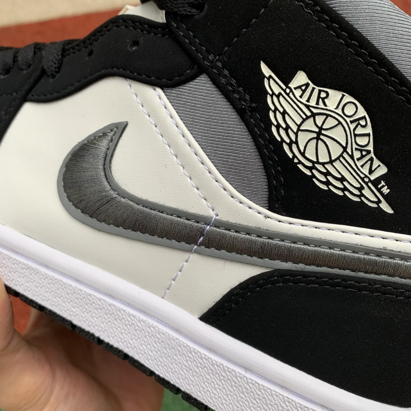 Jordan 1 Mid Shoes014