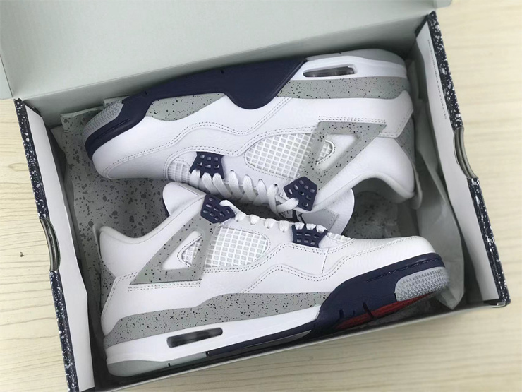Air Jordan 4“Midnight Navy”