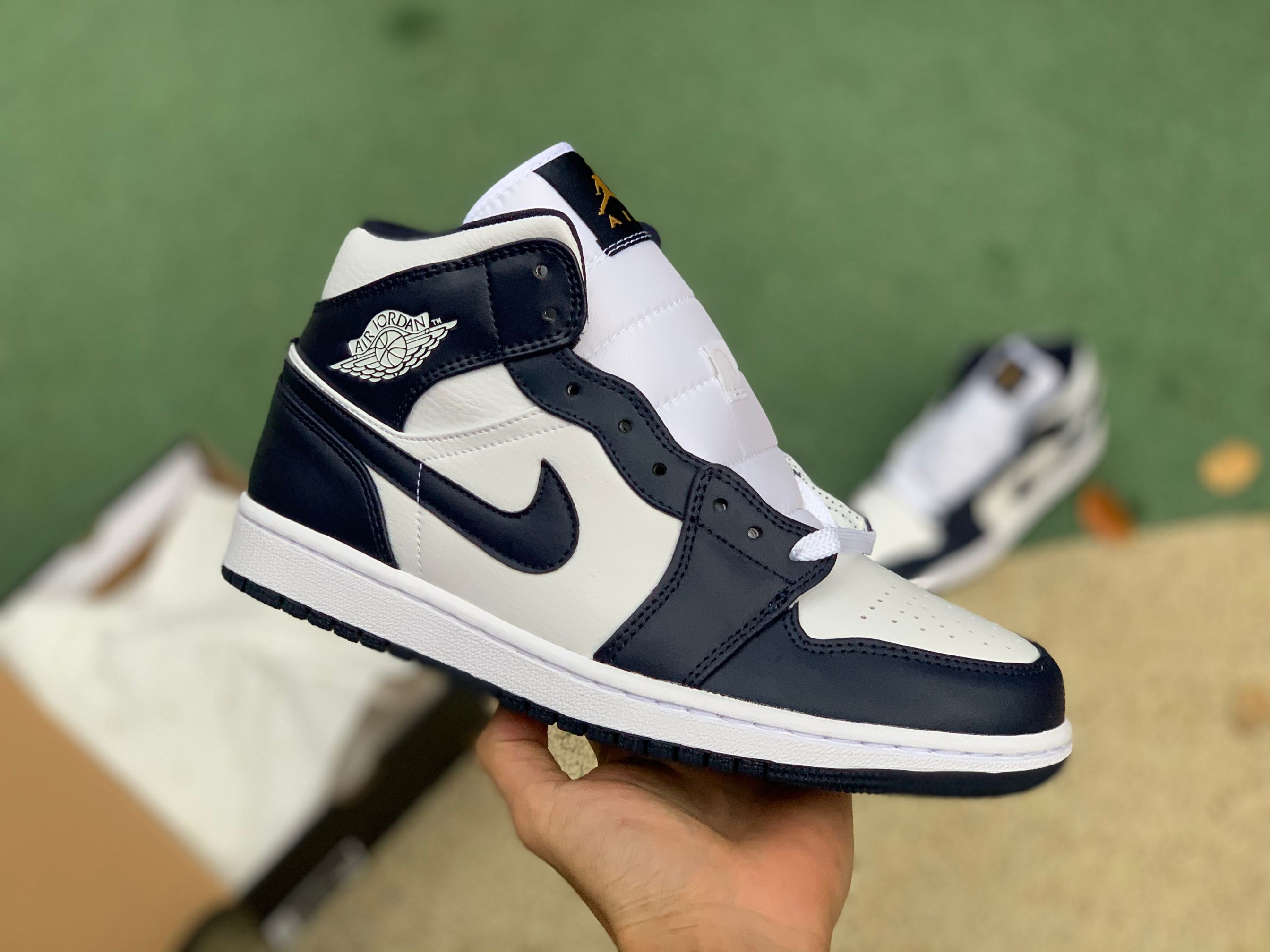 Jordan 1 Mid White Metallic Gold Obsidian
