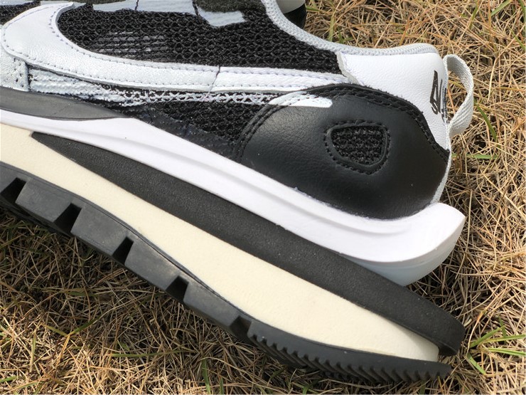 Sacai x Nike VaporWaffle ''Black White''