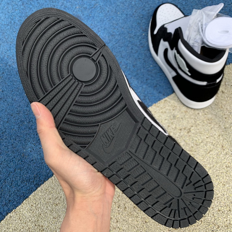 Air Jordan 1 Retro High OG WMNS “Panda”