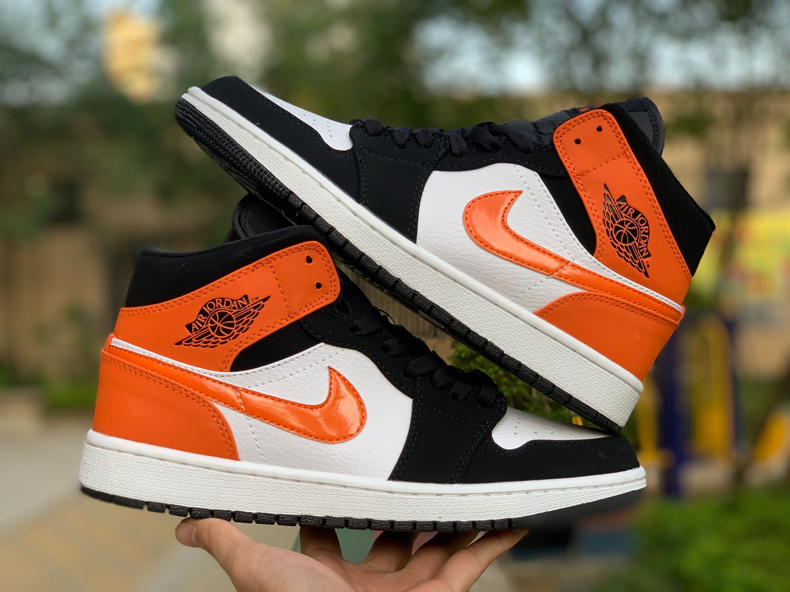 Jordan 1 Mid Shoes091