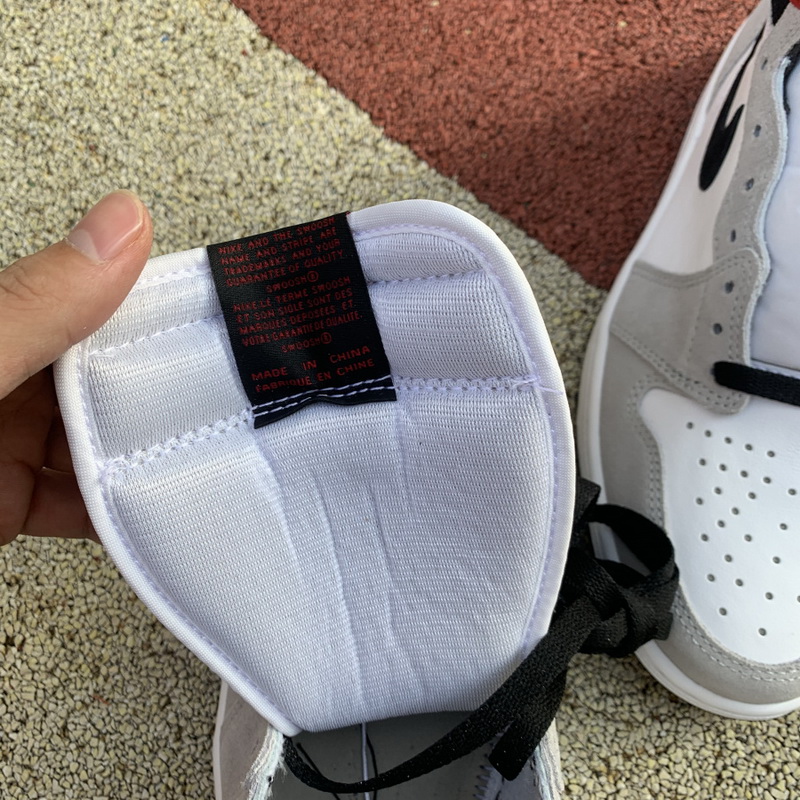 Air Jordan 1 High OG“ Light Smoke Grey”