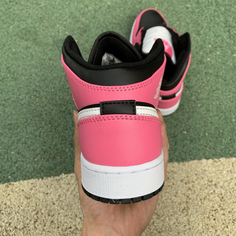Jordan 1 Mid Shoes048