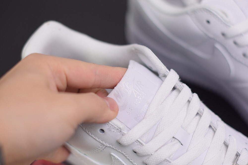 Nike Air Force 1 Low Supreme White