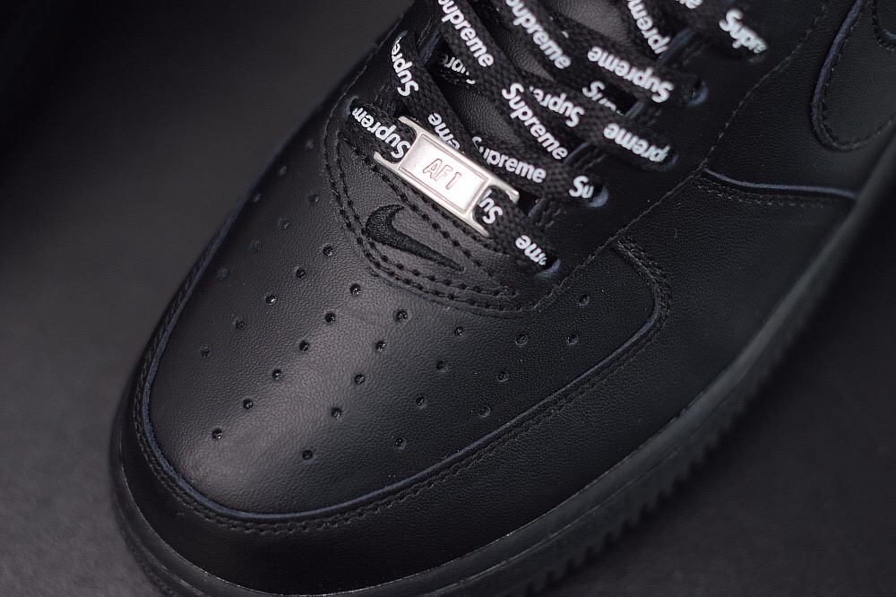 Nike Air Force 1 Low Supreme Black
