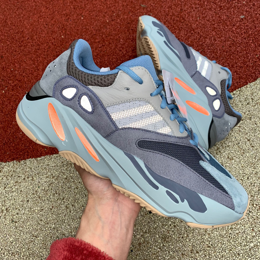 Yeezy 700 Carbon Blue